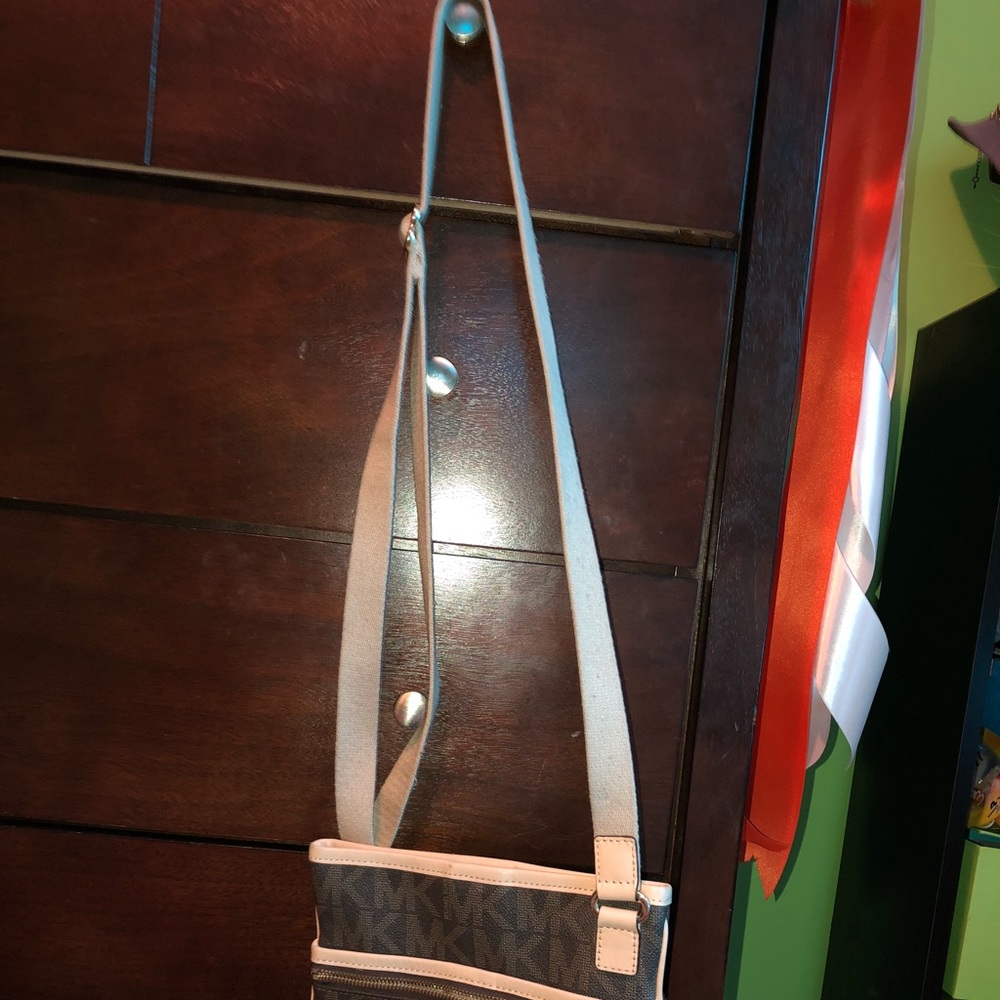 Mk CrossBody - Picture 2 of 4